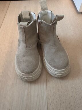 MM6 Maison Martin Margiela Kids Suede Pull-On Boots in Beige